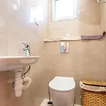 2 Bedroom Gorgeous In Prižba