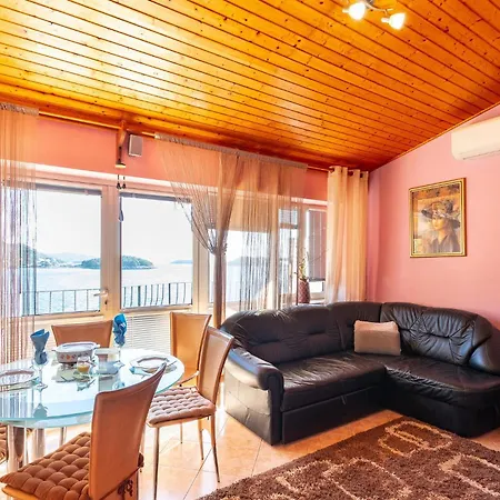 Apartment Cozy In With House Sea View Prizba