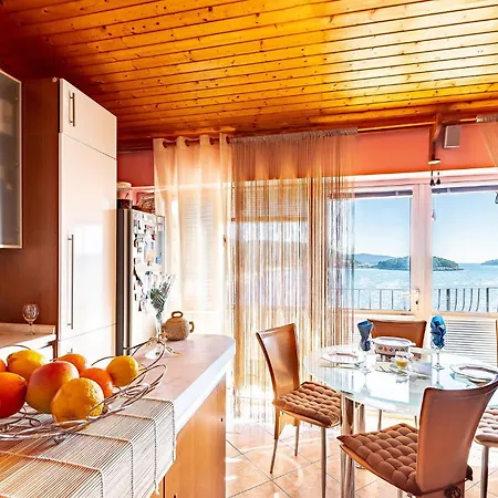 Apartment Cozy In With House Sea View